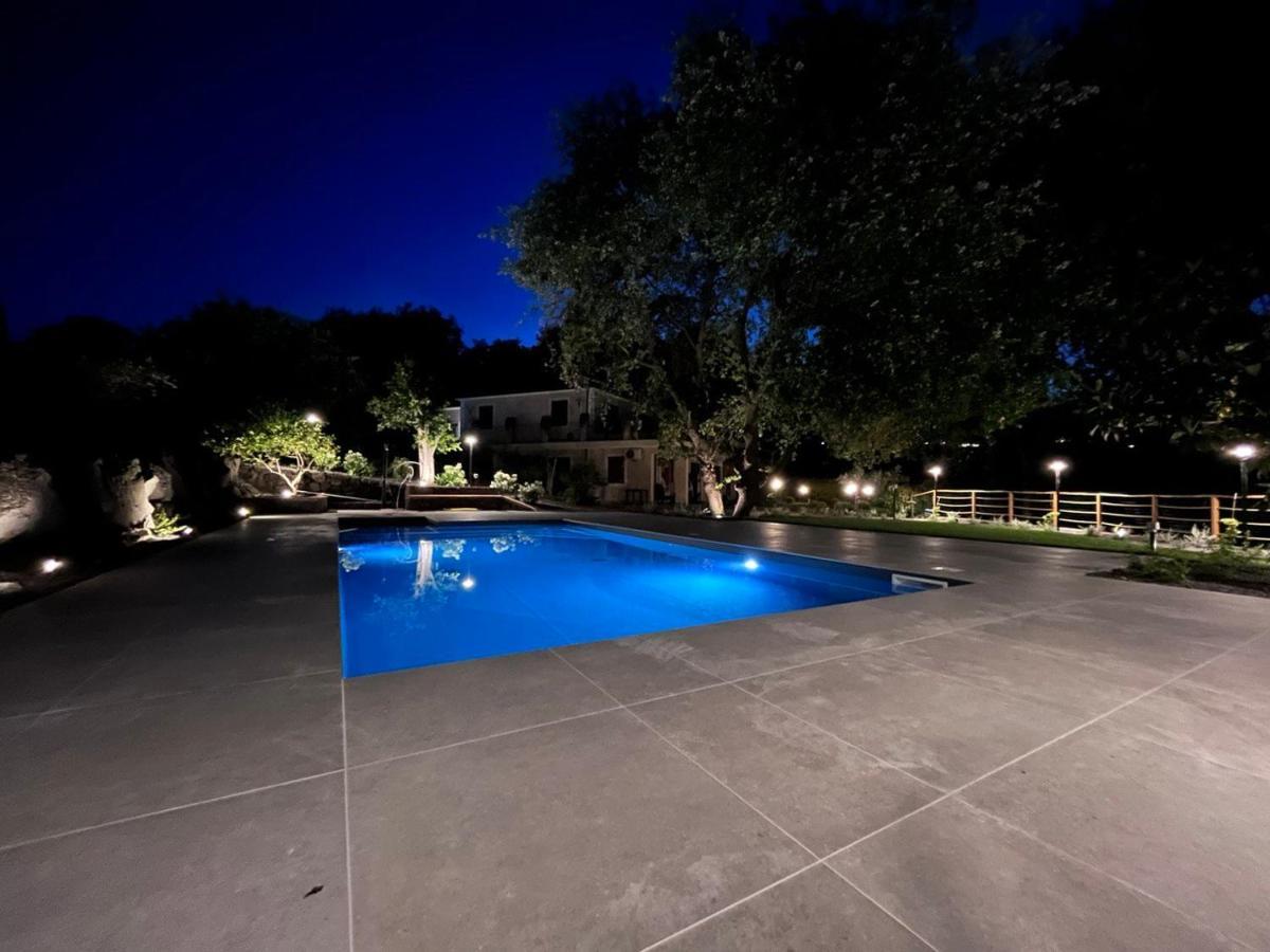 Villa Etna Tra Le Querce Santa Venerina Exterior foto